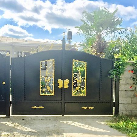 Guest House Lali Kostava 14 Zugdidi ภายนอก รูปภาพ
